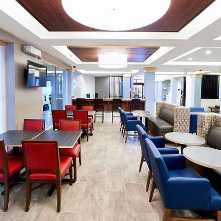 Holiday Inn Express Hotel & Suites Dieppe Airport By Ihg Moncton Exterior photo