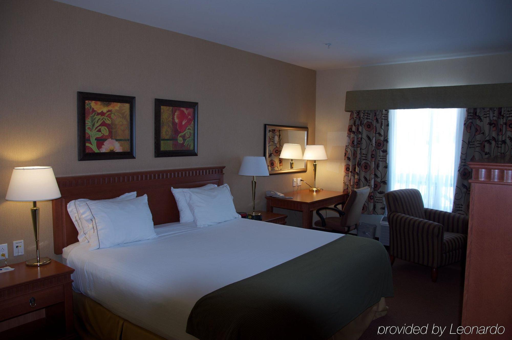 Holiday Inn Express Hotel & Suites Dieppe Airport By Ihg Moncton Exterior photo