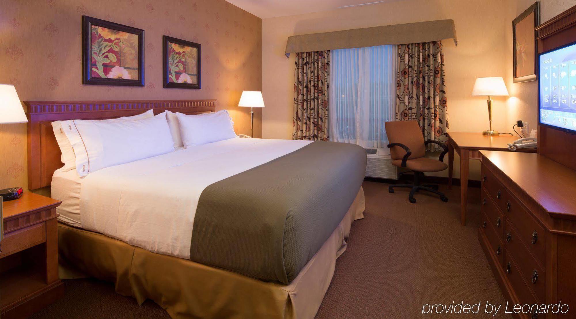 Holiday Inn Express Hotel & Suites Dieppe Airport By Ihg Moncton Exterior photo