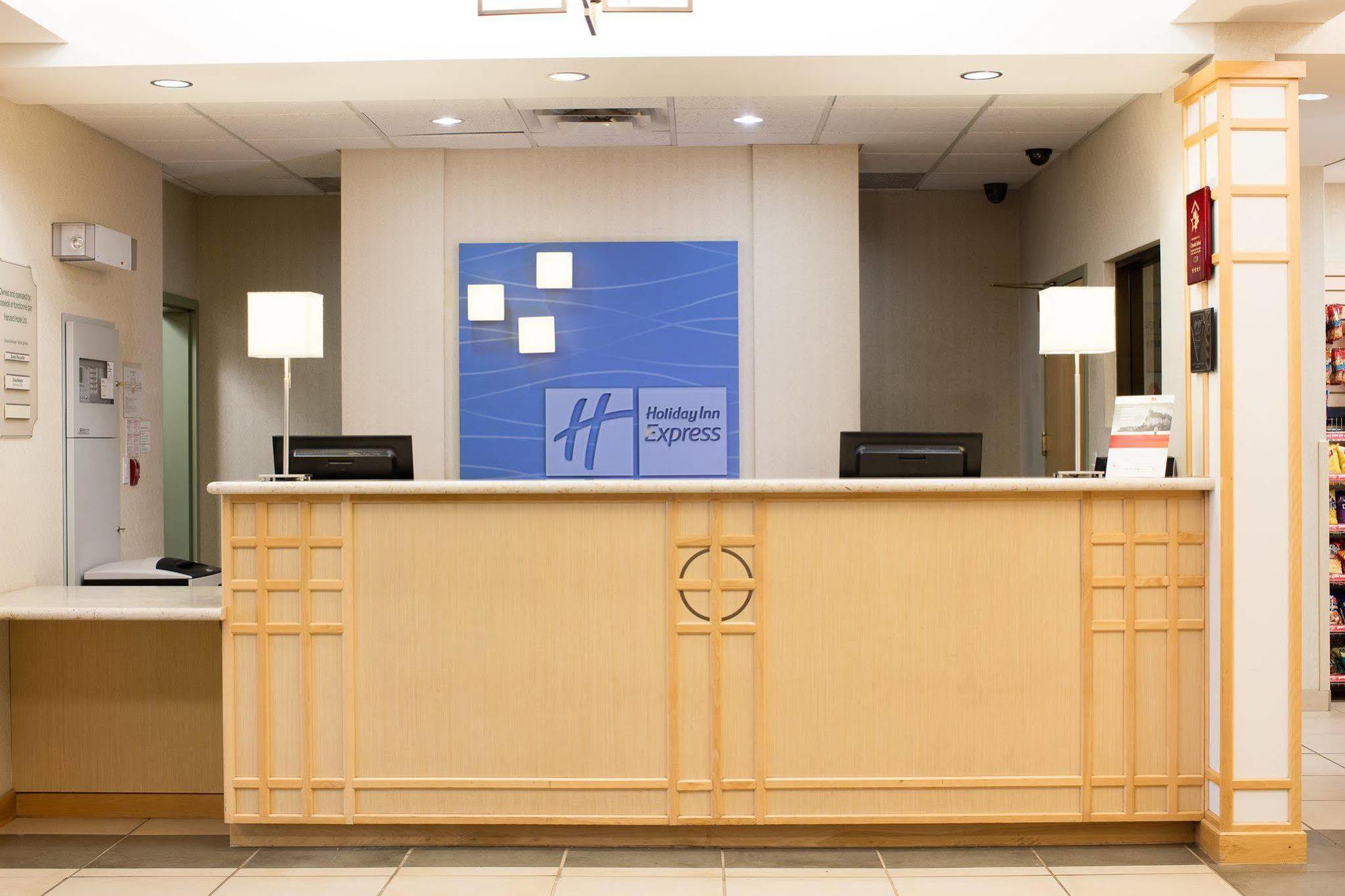 Holiday Inn Express Hotel & Suites Dieppe Airport By Ihg Moncton Exterior photo