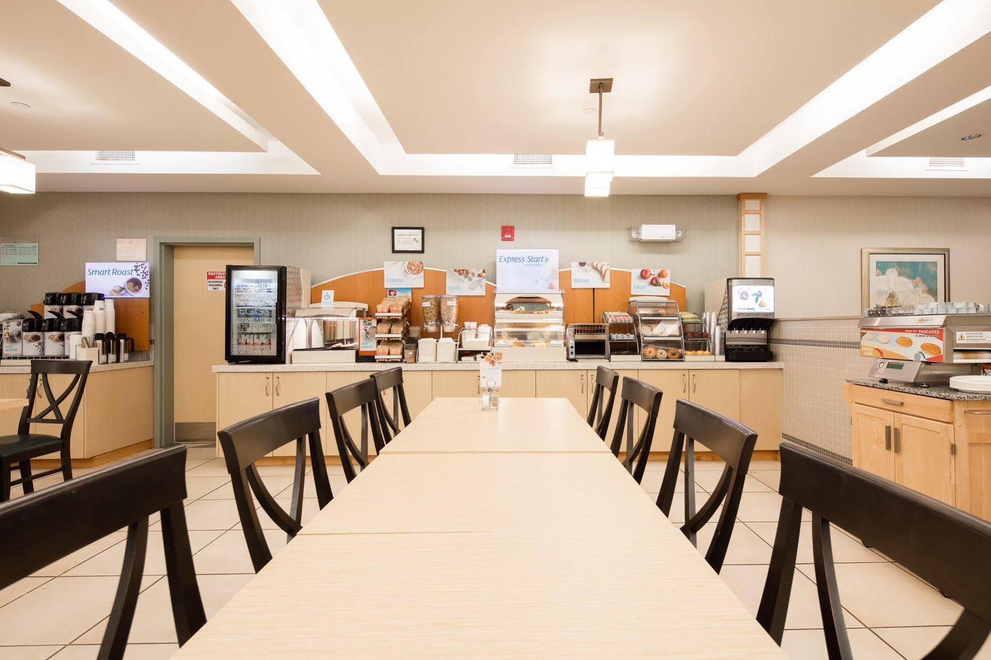 Holiday Inn Express Hotel & Suites Dieppe Airport By Ihg Moncton Exterior photo