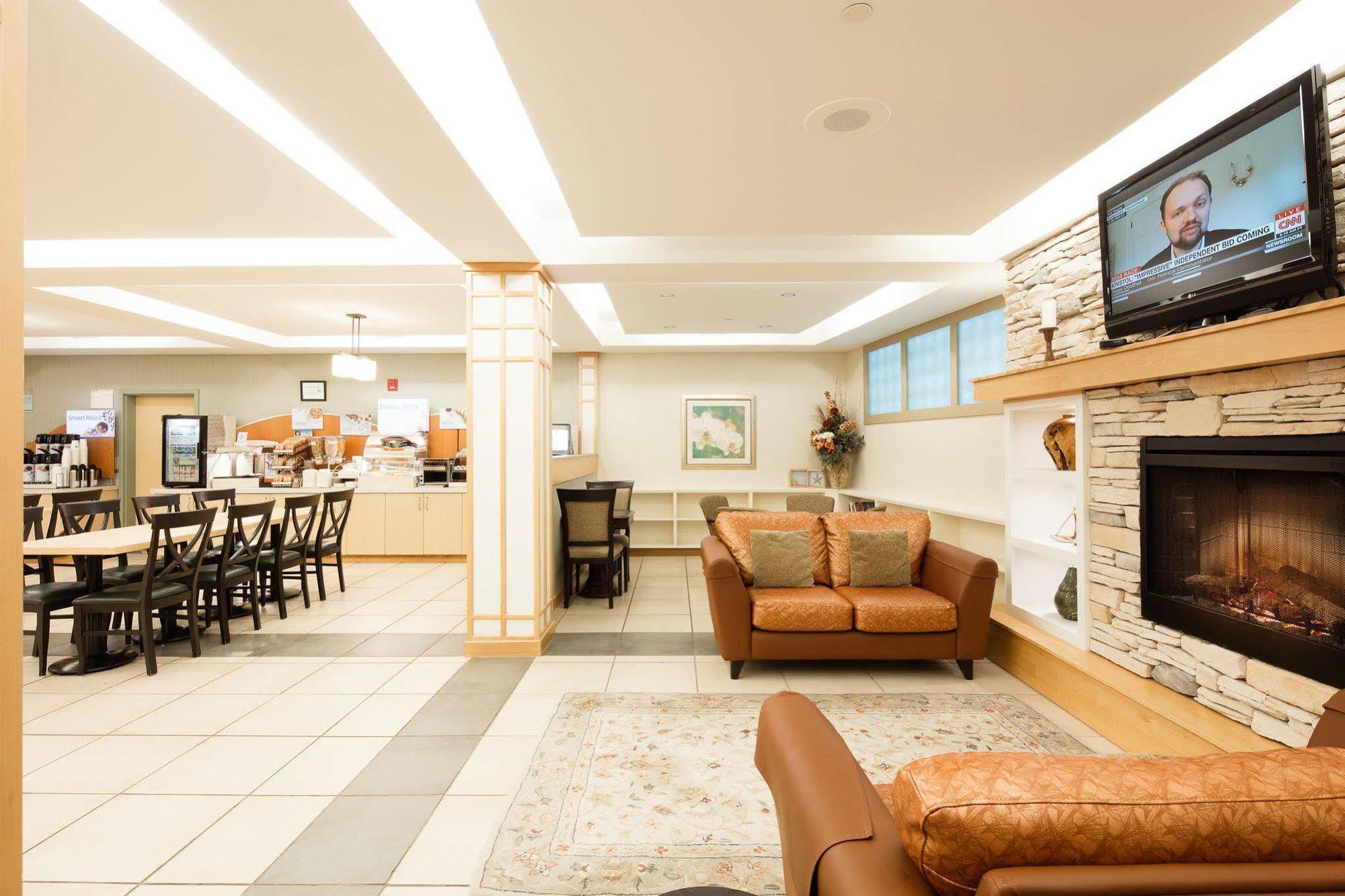 Holiday Inn Express Hotel & Suites Dieppe Airport By Ihg Moncton Exterior photo