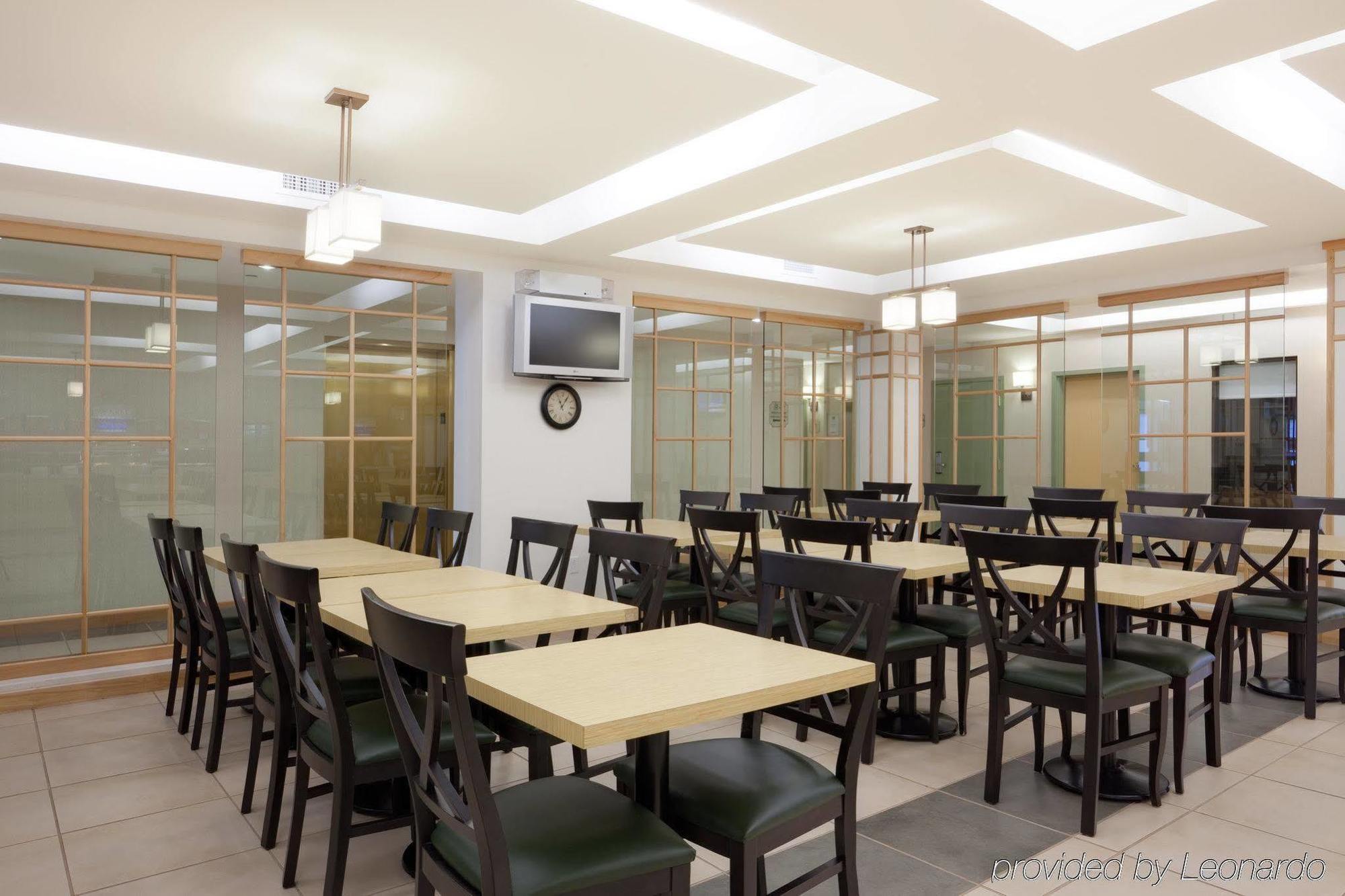 Holiday Inn Express Hotel & Suites Dieppe Airport By Ihg Moncton Exterior photo