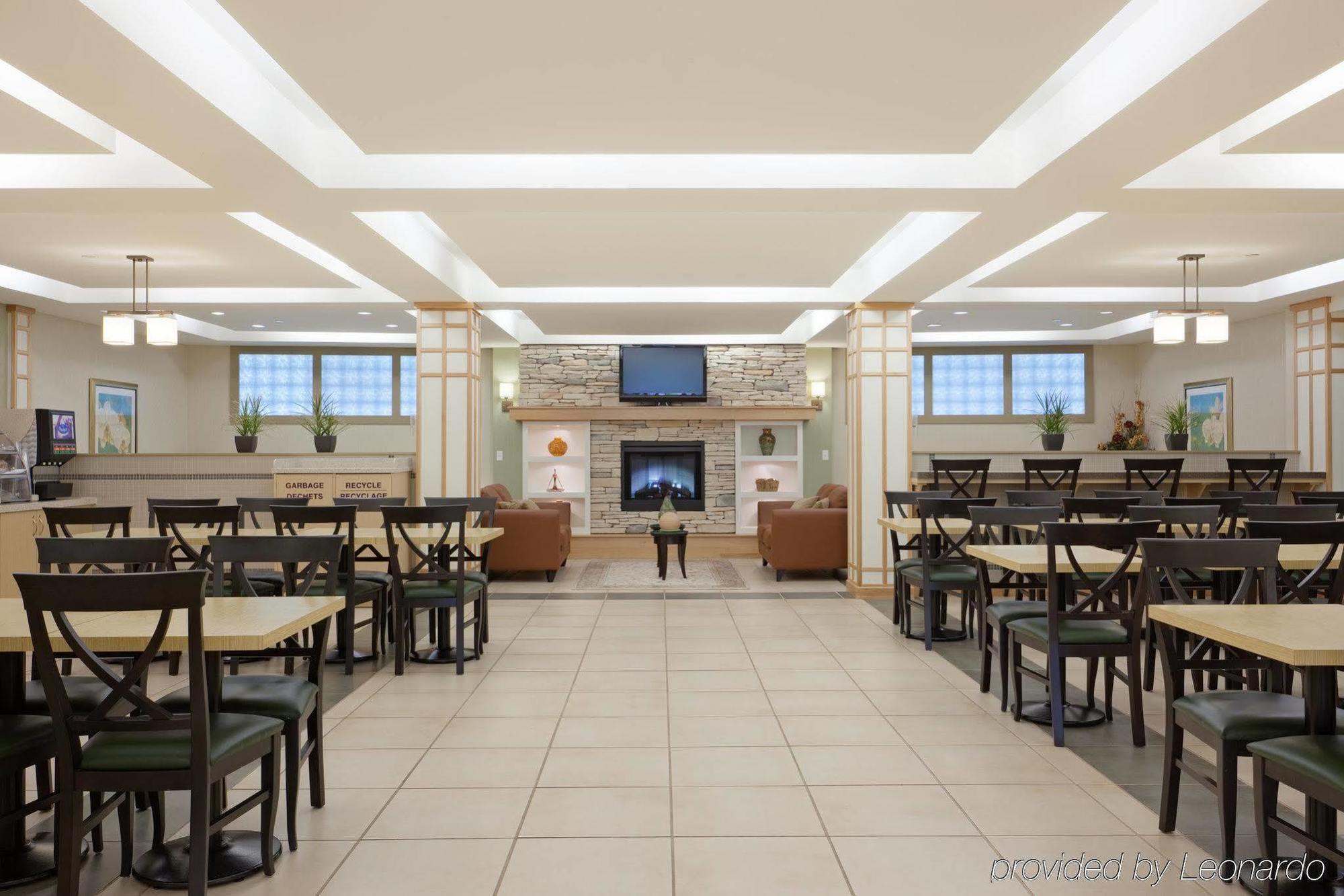 Holiday Inn Express Hotel & Suites Dieppe Airport By Ihg Moncton Exterior photo