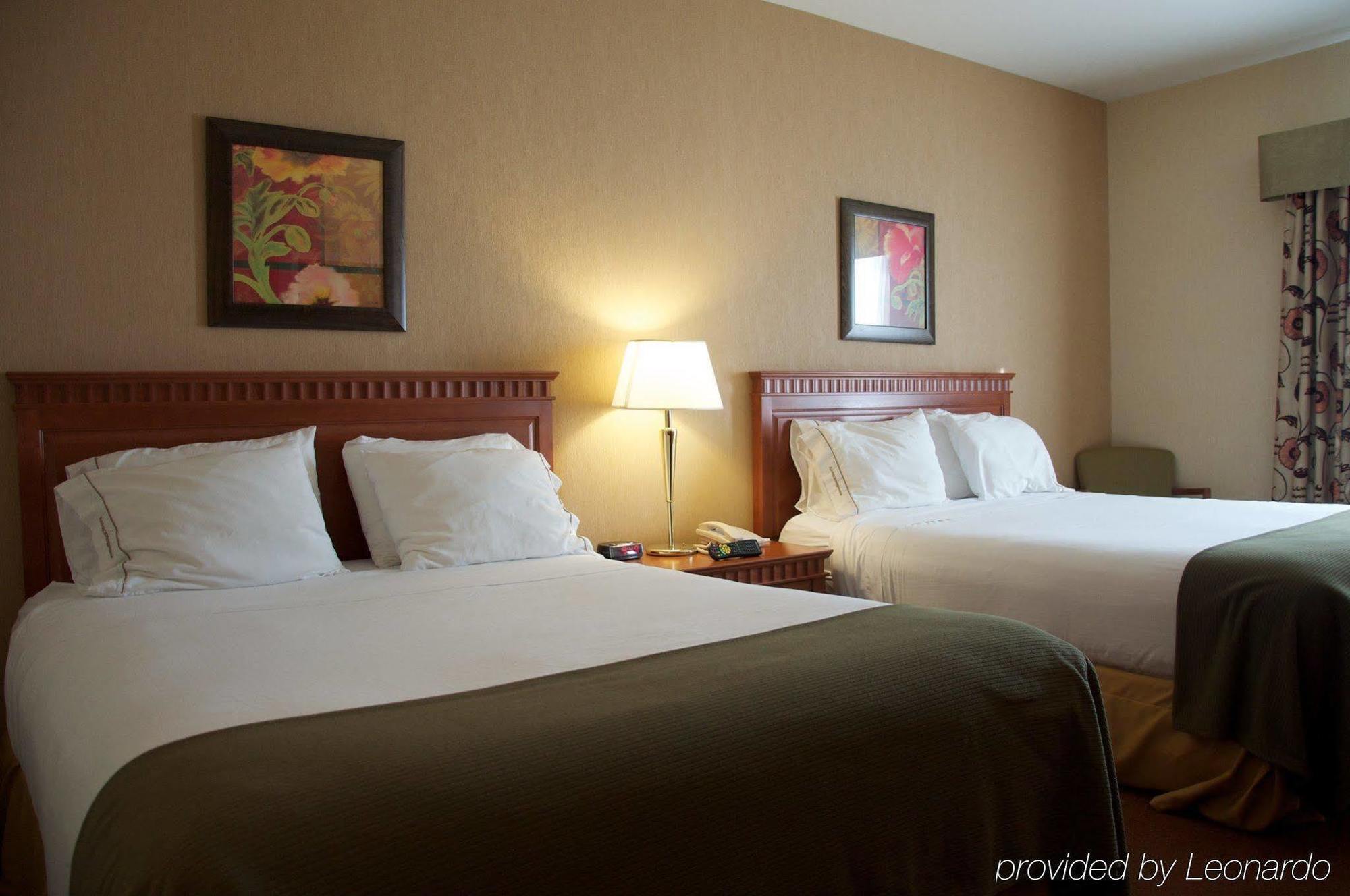 Holiday Inn Express Hotel & Suites Dieppe Airport By Ihg Moncton Exterior photo